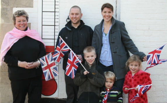 Helen & Simon Curtis with Liz Allen & children