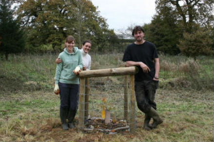Liz Allen & Sarah Harriman from the Diamond Jubilee Committee and Will Lawton, who donated the oak tree